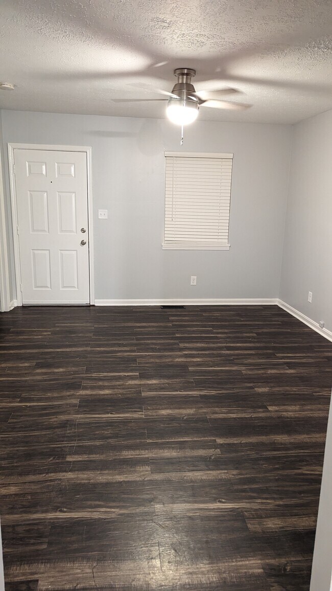 929 N Randolph Ave unit 2, Clarksville, IN 47129 - photo 4