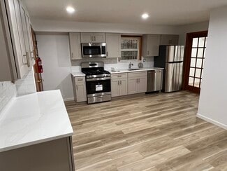 13 Calumet St, Newark, NJ 07105