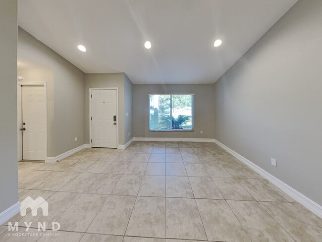 8280 Philatelic Dr, Spring Hill, FL 34606 - photo 4