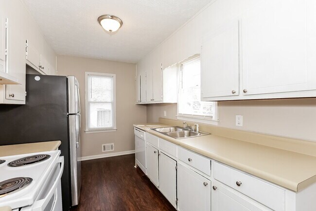 4711 Pebble Ct, Buford, GA 30518 - photo 6