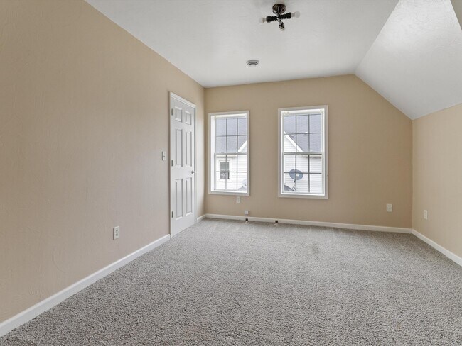 720 Pine St unit Upper, Manitowoc, WI 54220 - photo 5