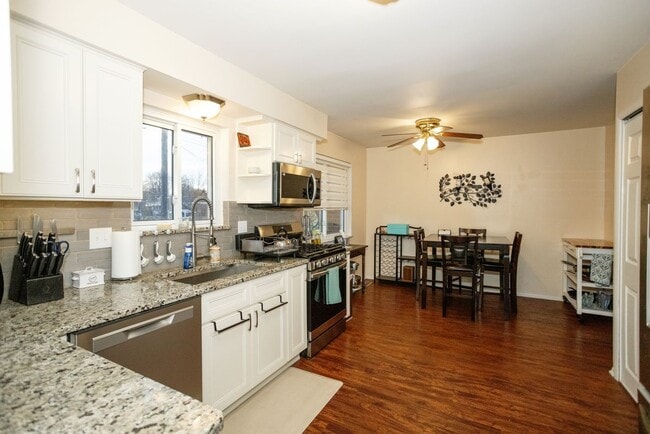 28115 Little MacK Ave, Saint Clair Shores, MI 48081 - photo 5