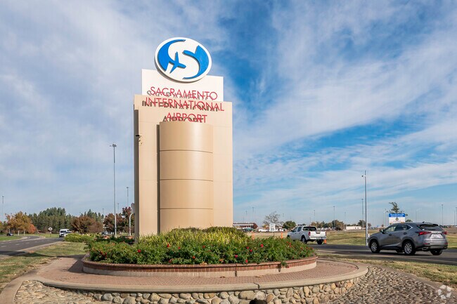 The closest airport to Grass Valley, SMF connects the region to major U.S. cities.