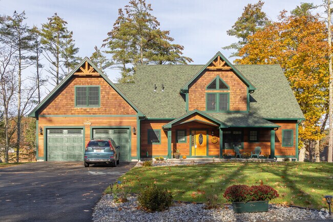 The median household income in Warwick is $75,179.