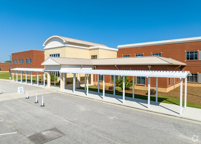 Pike Road Elementary has a student-teacher ratio of 24 to 1.