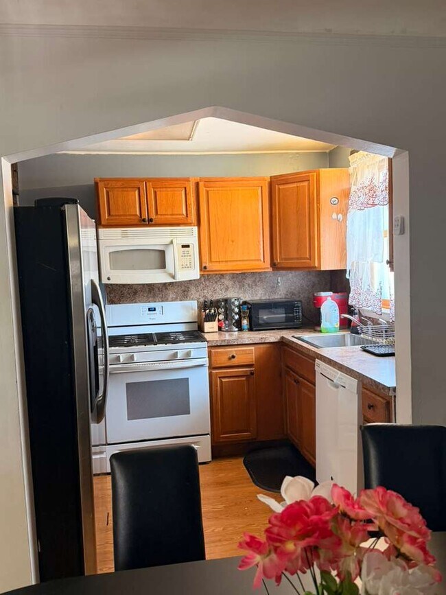 24800 Dunning St, Dearborn, MI 48124 - photo 4