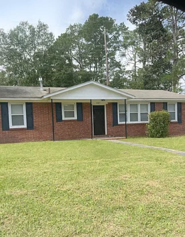 3601 Eastgate Dr, Savannah, GA 31404
