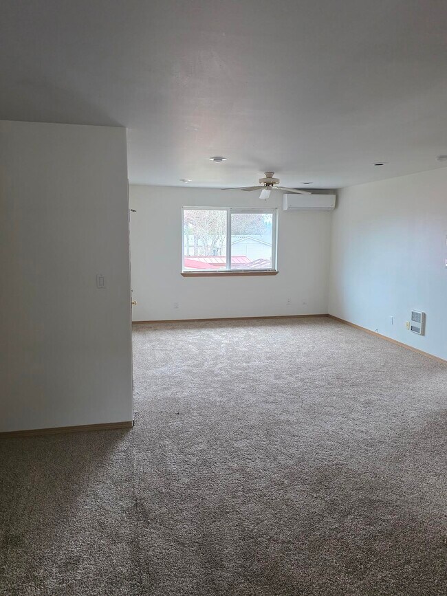 294 Stadium Dr N unit 294, Monmouth, OR 97361 - photo 3