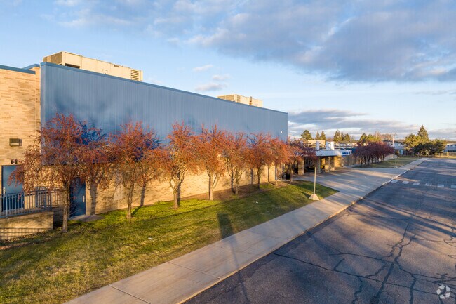 Algonquin Middle School facade.