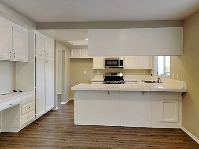 24805 Half Dome Ct, Murrieta, CA 92562 - photo 6