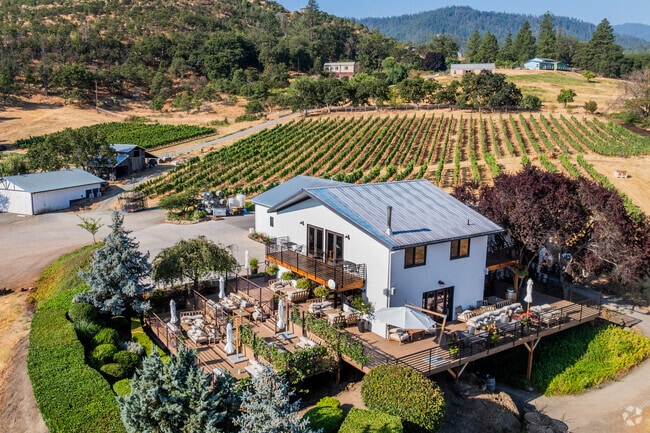 The Weisinger Family Winery offers a high class wine tasting experience in Mountain Ranch.