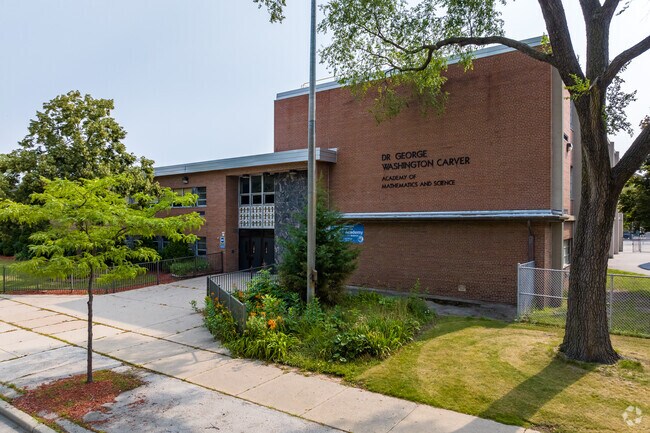 Carver Academy is an excellent public school in Halyard Park.