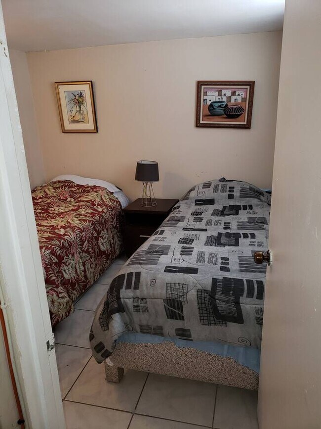 4012 Garden Ave unit gardenav4, West Palm Beach, FL 33405 - photo 5