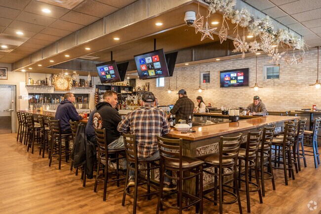 Baldie's in Lakeville offers artisanal pizza with a lively atmosphere.
