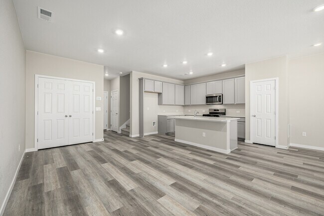 20540 E 58th Ave, Aurora, CO 80019 - photo 5