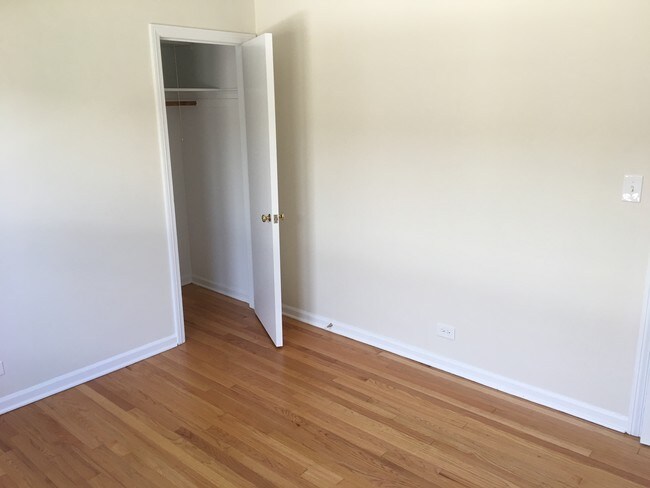 5501 W Dakin St unit First floor, Chicago, IL 60641 - photo 3