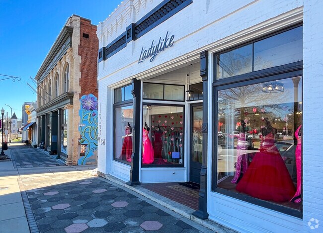In downtown Jasper County, there are charming retail stores.