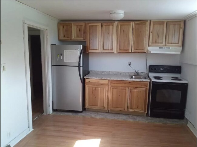 9 Cherry St unit 2, East Hartford, CT 06108 - photo 7