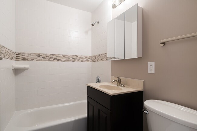 Cambridge Manor: In-Unit Washer & Dryer, Heat, Water, & Gas Included, and Cat & Dog Friendly, Hackensack, NJ 07601 - photo 5