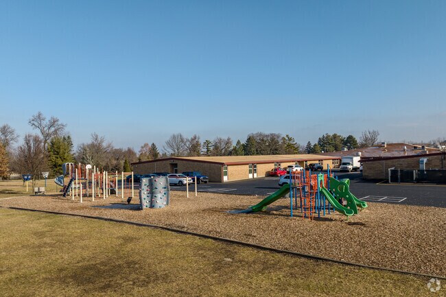 LaVeta Bauer Elementary School has a student to teacher ratio of 19 to 1.