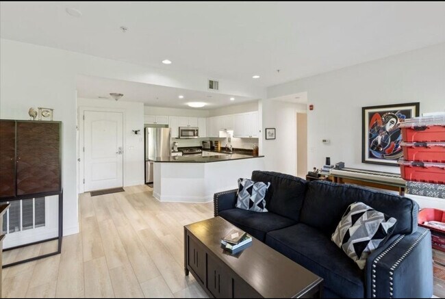 Reservoir Crossing unit 1303, Braintree, MA 02184 - photo 5