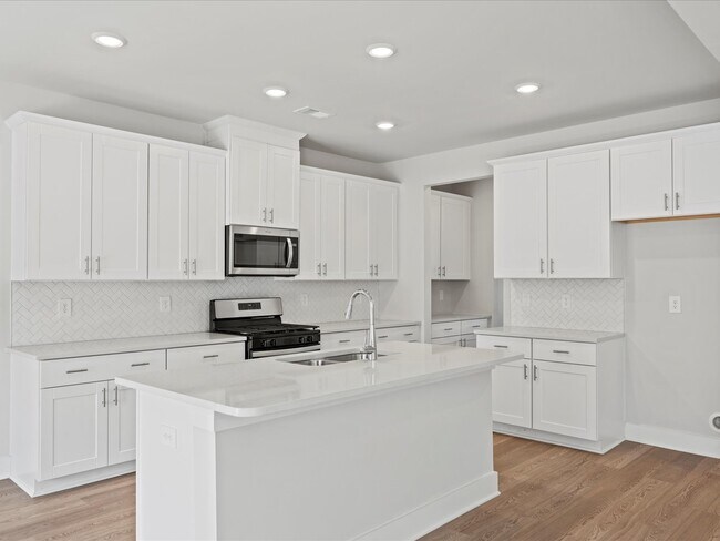 706 Burghley Cir, Greer, SC 29651 - photo 4