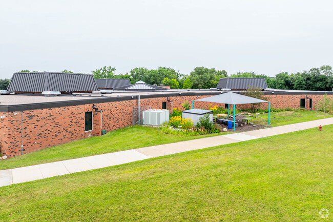 La Academia promotes academic success with a dedicated teaching staff and strong performance.