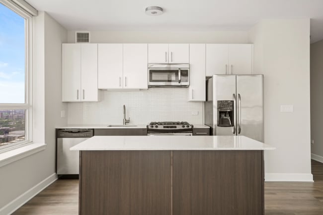 101 S Halsted St, Chicago, IL 60661 - photo 5