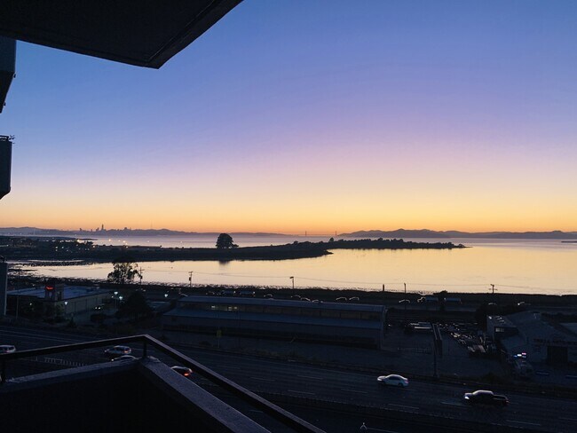 Gateview at Albany Hill Condos unit 555 Pierce St, Albany, CA 94706 - photo 2