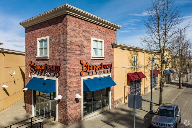 Orange Theory Fitness and nearby retail shops offer wellness and convenience in Northwest Gresham.