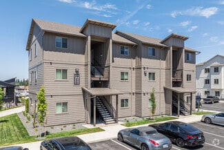 102 Greencrest St NE, Salem, OR 97301