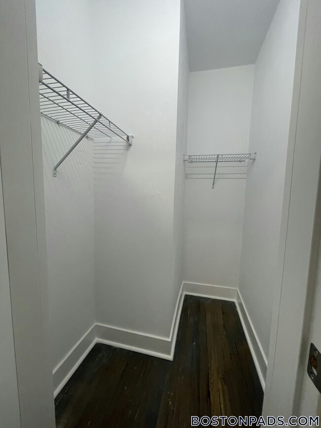 35 Park Dr Unit 14, Boston, MA 02215