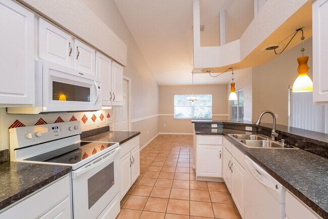 2607 Pine Valley Dr, Lakeland, FL 33810 - photo 5