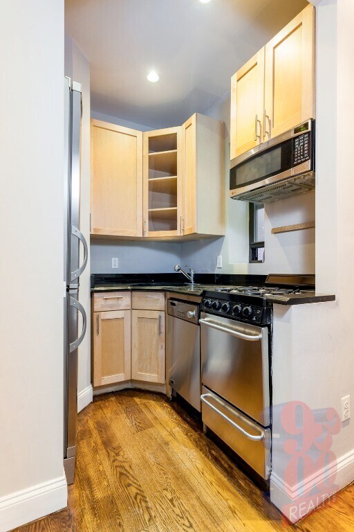 209 E 25th St unit 3C, New York, NY 10010 - photo 4