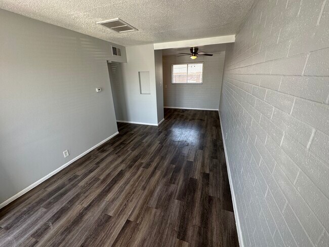 3123 W Almeria Rd unit 4, Phoenix, AZ 85009 - photo 4