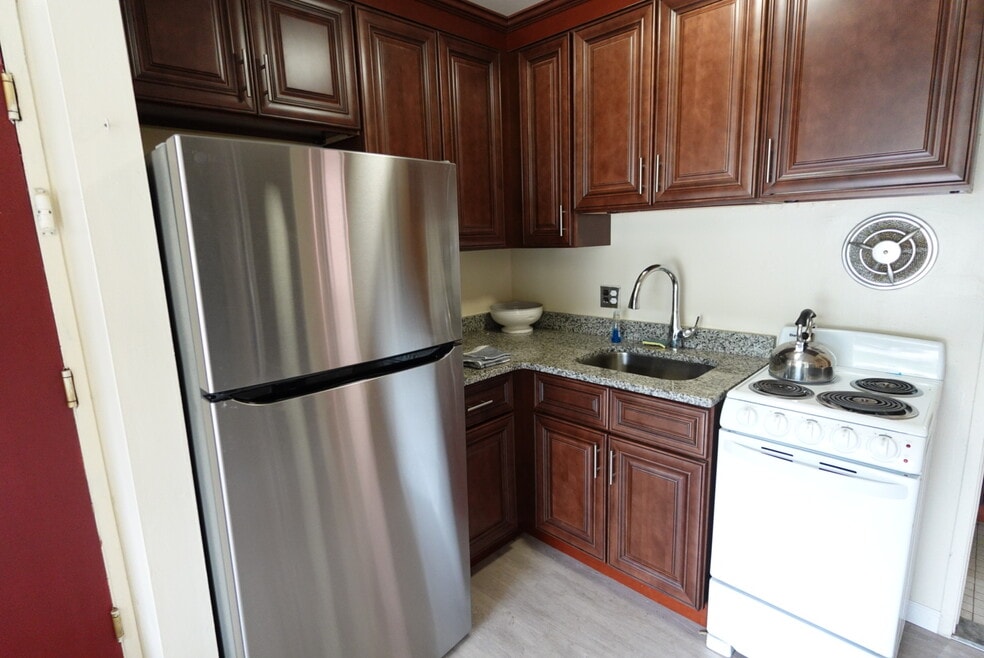 832 Packard St, Ann Arbor, MI 48104 - photo 1