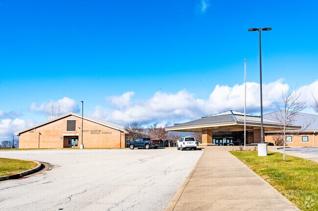 East Oldham Middle School has earned an A grade from Niche.