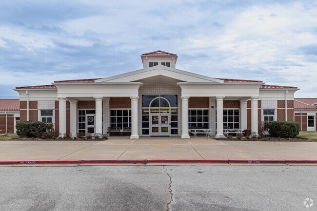 Hunt Elementary School has a student-teacher ratio of 20 to 1.