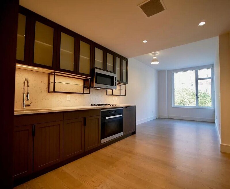 EVGB unit 511, New York, NY 10009 - photo 1