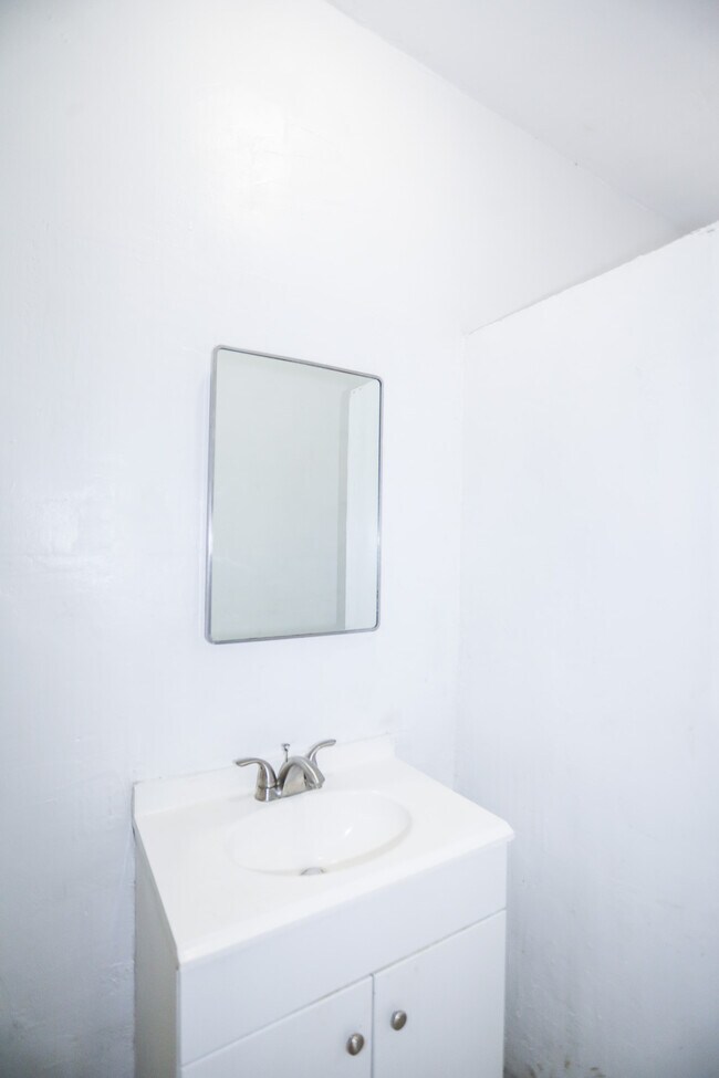 1365 W Greenleaf Ave unit 2D, Chicago, IL 60626 - photo 7