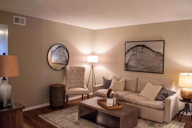 Kingston Square Apartments