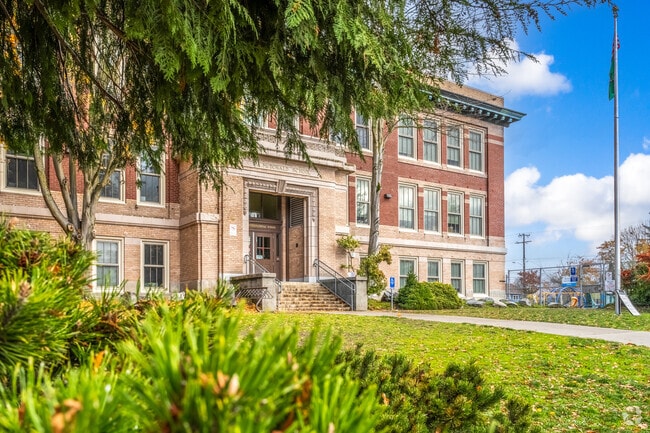 McDonald International School serves students in the Wallingford community..