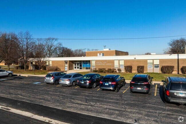 Robina Lyle Elementary School has 307 students that attend their school.