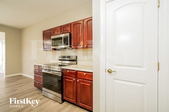 1675 Juniper Ln, Greenwood, IN 46143 - photo 7