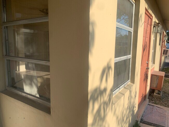 2721 SW 8th St unit 2, Fort Lauderdale, FL 33312 - photo 3