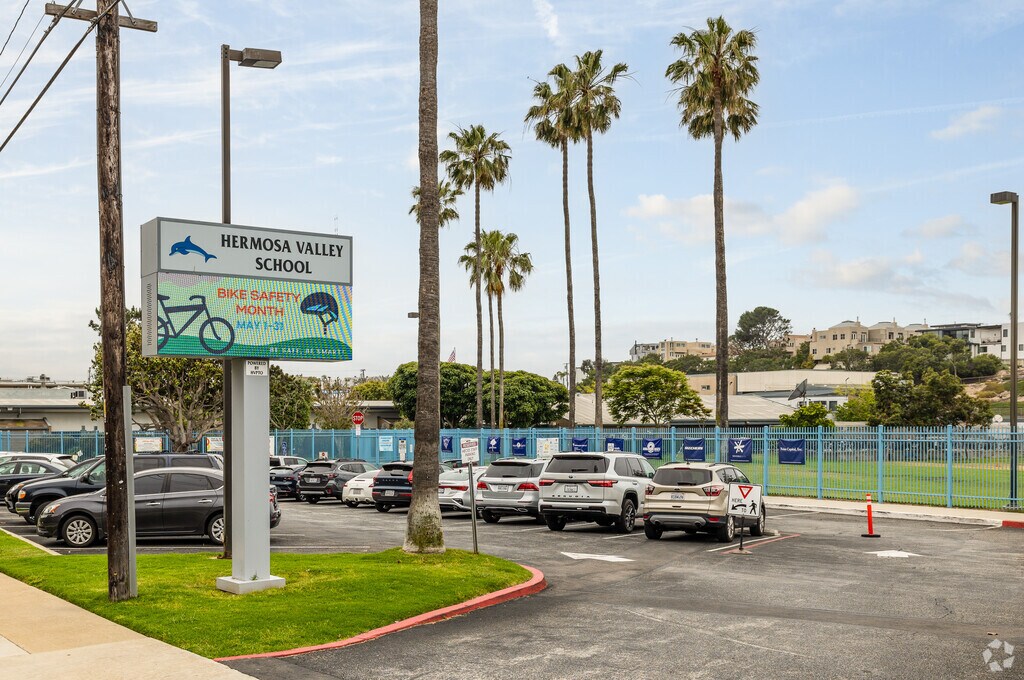 Hermosa Valley School serves grades 5-8 in Hermosa Beach, California.