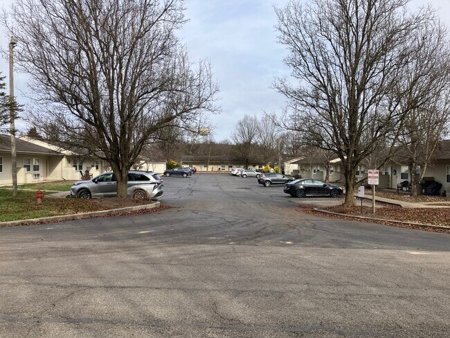 68 E 1st St unit 3, the Plains, OH 45780 - photo 2