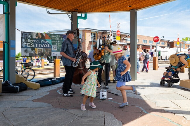 Live music can be enjoyed at the Downtown Santa Fe Farmers Market near Tres Arroyos.