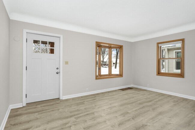 3744 Perry Ave N, Robbinsdale, MN 55422 - photo 4