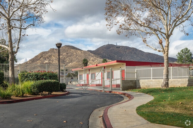 The courses at Honey Hollow Elementary School in Moreno Valley encourage creativity.